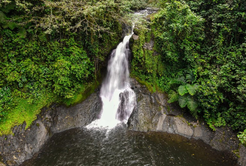 Nanpohnmweli Waterfall, Pohnpei Island, Micronesia